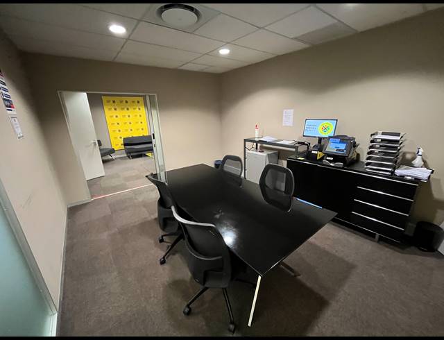 381M² OFFICE TO LET IN CLAREMONT